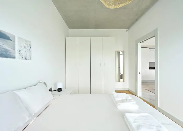 Gorgeous Modern 1bd Terracepoolviews! #183 *