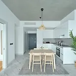Gorgeous Modern 1bd Terracepoolviews! #183 *